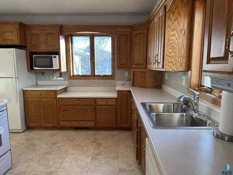 421 S Cherry St, Freeman, SD 57029 photo 28