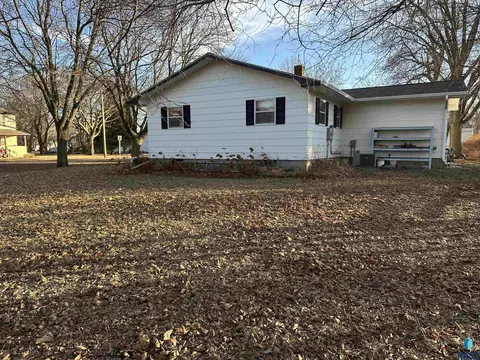 421 S Cherry St, Freeman, SD 57029 photo 11