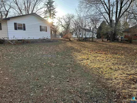 421 S Cherry St, Freeman, SD 57029 photo 14