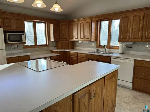 421 S Cherry St, Freeman, SD 57029 photo 27