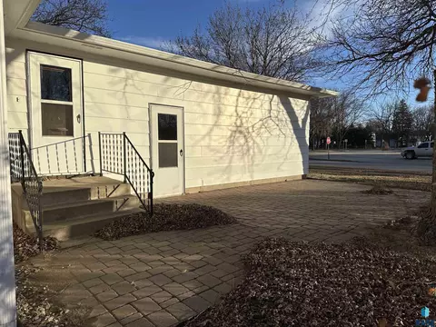 421 S Cherry St, Freeman, SD 57029 photo 8