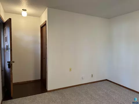 421 S Cherry St, Freeman, SD 57029 photo 18