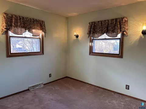421 S Cherry St, Freeman, SD 57029 photo 40