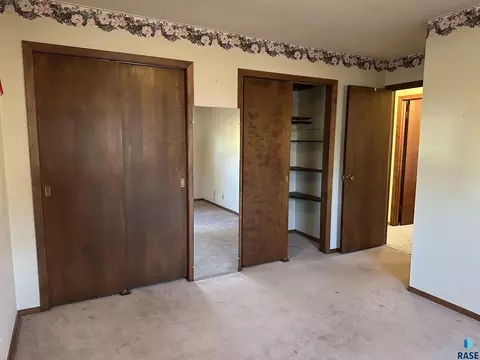 421 S Cherry St, Freeman, SD 57029 photo 39