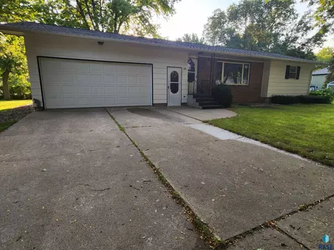 421 S Cherry St, Freeman, SD 57029 photo 5