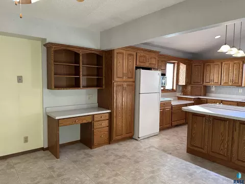 421 S Cherry St, Freeman, SD 57029 photo 24