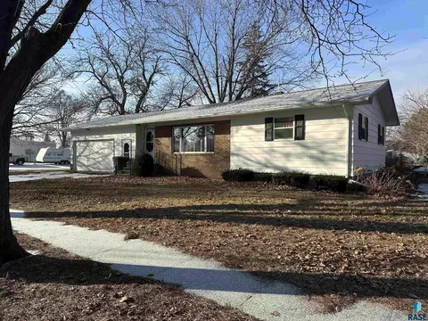 421 S Cherry St, Freeman, SD 57029 photo 3