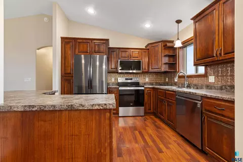 7301 W 64th St, Sioux Falls, SD 57106 photo 2
