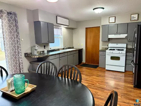 1513 E 5th Ave, Mitchell, SD 57301 photo 21