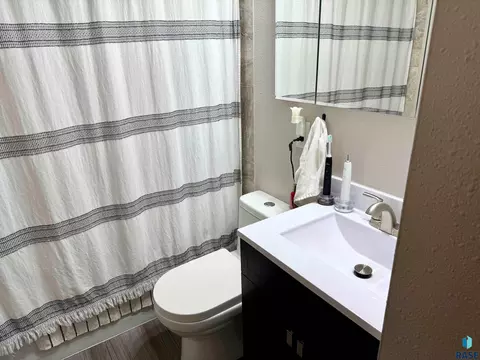1513 E 5th Ave, Mitchell, SD 57301 photo 12