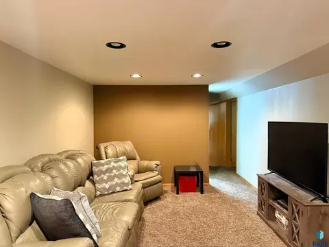1513 E 5th Ave, Mitchell, SD 57301 photo 26