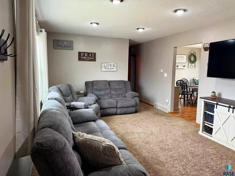1513 E 5th Ave, Mitchell, SD 57301 photo 16