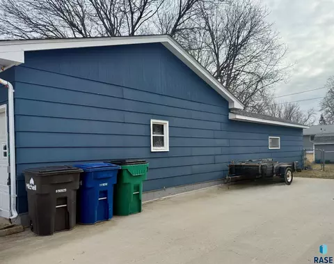 1513 E 5th Ave, Mitchell, SD 57301 photo 6