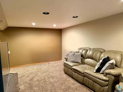 1513 E 5th Ave, Mitchell, SD 57301 photo 24