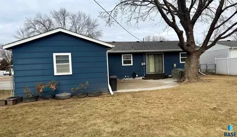 1513 E 5th Ave, Mitchell, SD 57301 photo 5