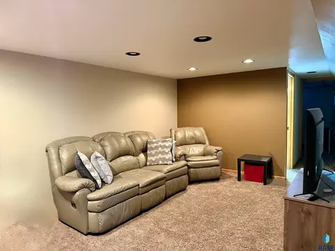 1513 E 5th Ave, Mitchell, SD 57301 photo 25