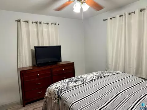 1513 E 5th Ave, Mitchell, SD 57301 photo 8