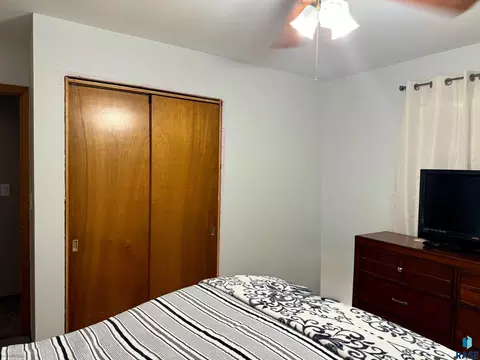 1513 E 5th Ave, Mitchell, SD 57301 photo 7