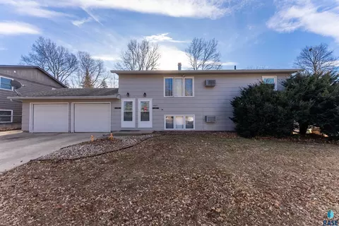 2901 E Klondike Trl, Sioux Falls, SD 57103 photo 1