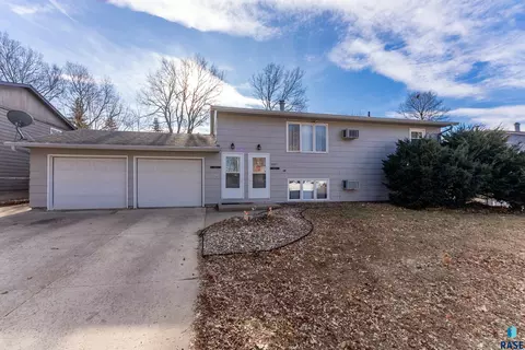 2901 E Klondike Trl, Sioux Falls, SD 57103 photo 2
