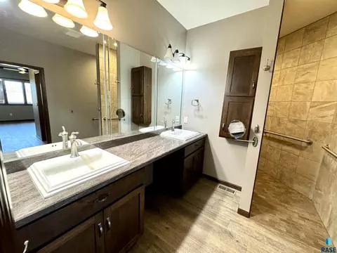 1502 Summit Ln, Yankton, SD 57078 photo 14