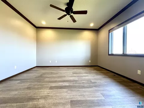 1502 Summit Ln, Yankton, SD 57078 photo 11