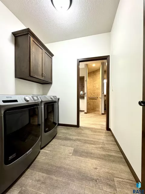 1502 Summit Ln, Yankton, SD 57078 photo 17