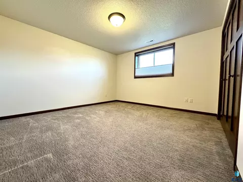 1502 Summit Ln, Yankton, SD 57078 photo 25