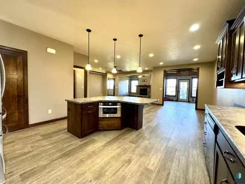 1502 Summit Ln, Yankton, SD 57078 photo 5