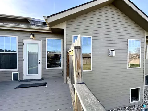 1502 Summit Ln, Yankton, SD 57078 photo 8