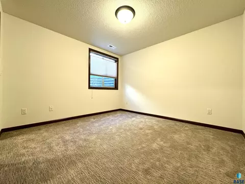 1502 Summit Ln, Yankton, SD 57078 photo 29