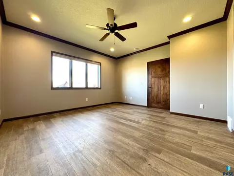 1502 Summit Ln, Yankton, SD 57078 photo 10