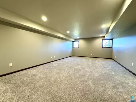 1502 Summit Ln, Yankton, SD 57078 photo 22