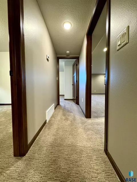 1502 Summit Ln, Yankton, SD 57078 photo 27