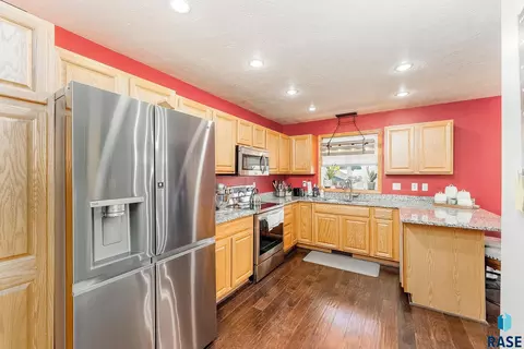 5808 S Cain Ave, Sioux Falls, SD 57106 photo 4