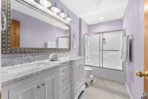 2704 E Thomas Cir, Sioux Falls, SD 57103 photo 27