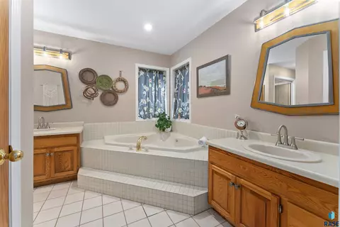 2704 E Thomas Cir, Sioux Falls, SD 57103 photo 34