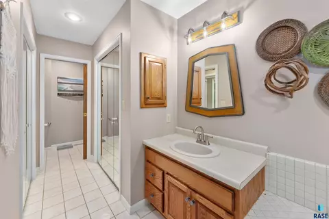 2704 E Thomas Cir, Sioux Falls, SD 57103 photo 35