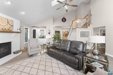 2704 E Thomas Cir, Sioux Falls, SD 57103 photo 18