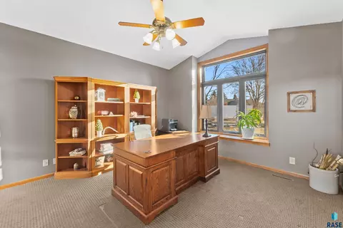 2704 E Thomas Cir, Sioux Falls, SD 57103 photo 23
