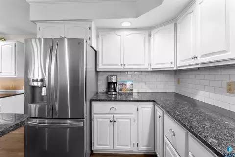 2704 E Thomas Cir, Sioux Falls, SD 57103 photo 11