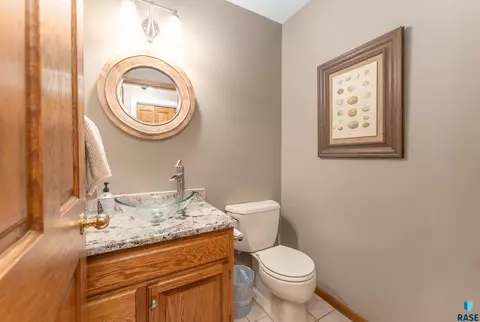 2704 E Thomas Cir, Sioux Falls, SD 57103 photo 15