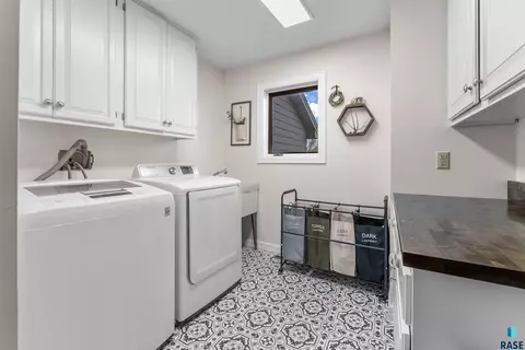 2704 E Thomas Cir, Sioux Falls, SD 57103 photo 16