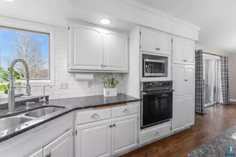 2704 E Thomas Cir, Sioux Falls, SD 57103 photo 10