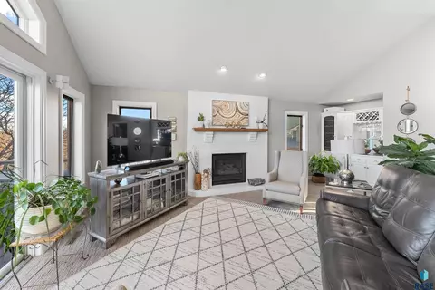 2704 E Thomas Cir, Sioux Falls, SD 57103 photo 5