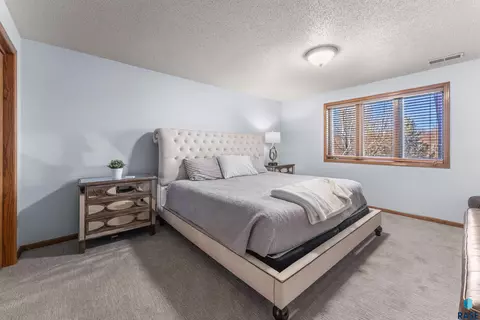 2704 E Thomas Cir, Sioux Falls, SD 57103 photo 40