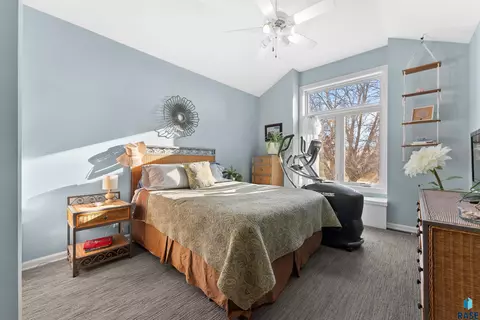 2704 E Thomas Cir, Sioux Falls, SD 57103 photo 29