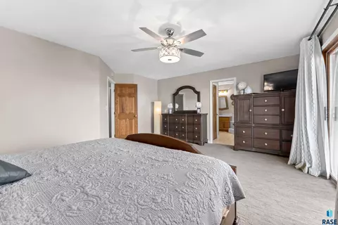 2704 E Thomas Cir, Sioux Falls, SD 57103 photo 32