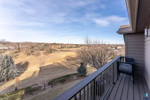 2704 E Thomas Cir, Sioux Falls, SD 57103 photo 7