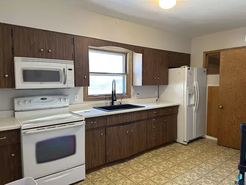 622 S Walnut St, Freeman, SD 57029 photo 11